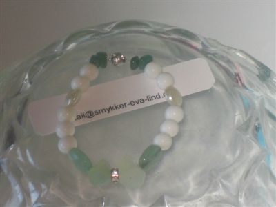 armbnd i perler med elastik